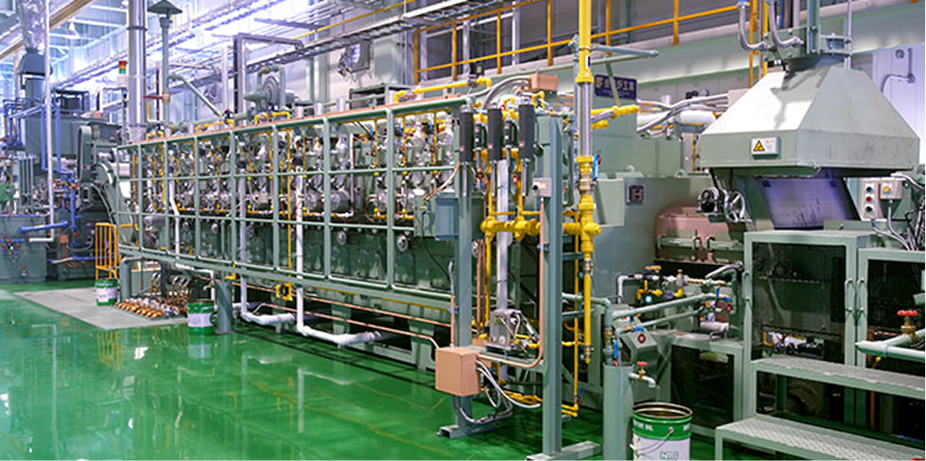 処理量： 400kg/Hr 自動車用ネジライン（浸炭処理）