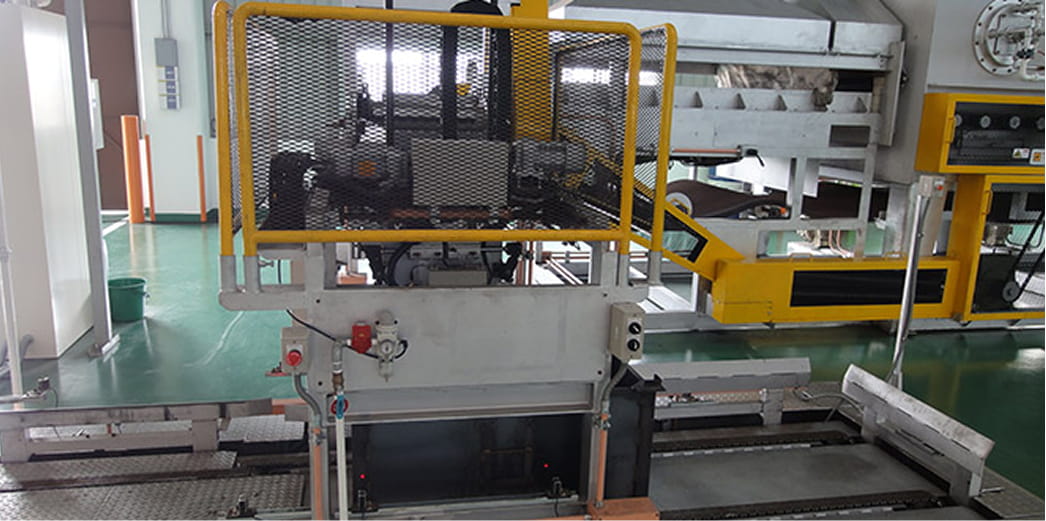 打痕対策払出装置