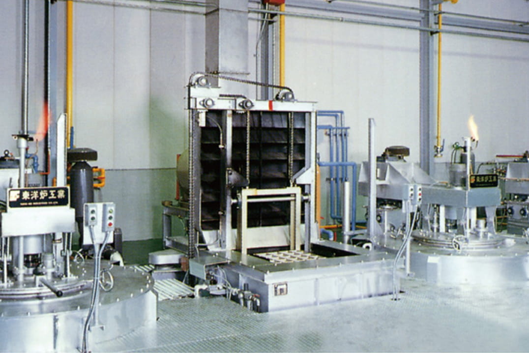 ピット型熱処理炉・バッチ型熱処理ライン